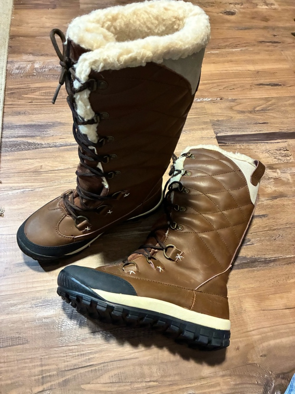 Bearpaw women’s 10 Tall Quilted Brown Winter Boots with Shearling Trim